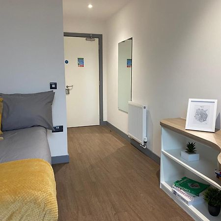 Apartamento For Students Only At Great Patrick Street Belfast Exterior foto