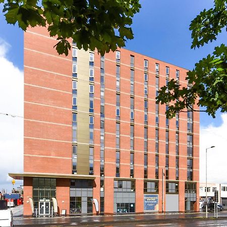 Apartamento For Students Only At Great Patrick Street Belfast Exterior foto