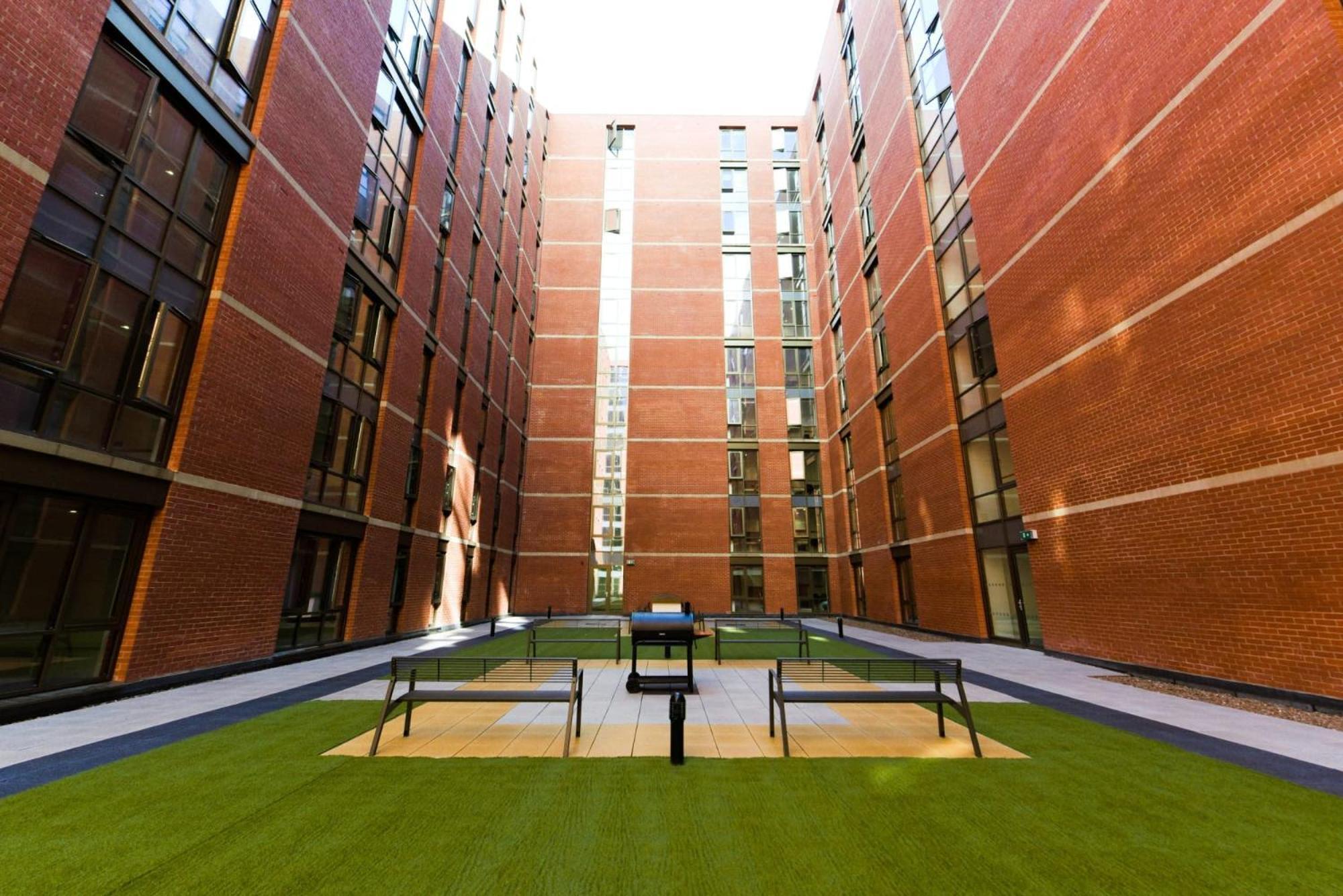 Apartamento For Students Only At Great Patrick Street Belfast Exterior foto